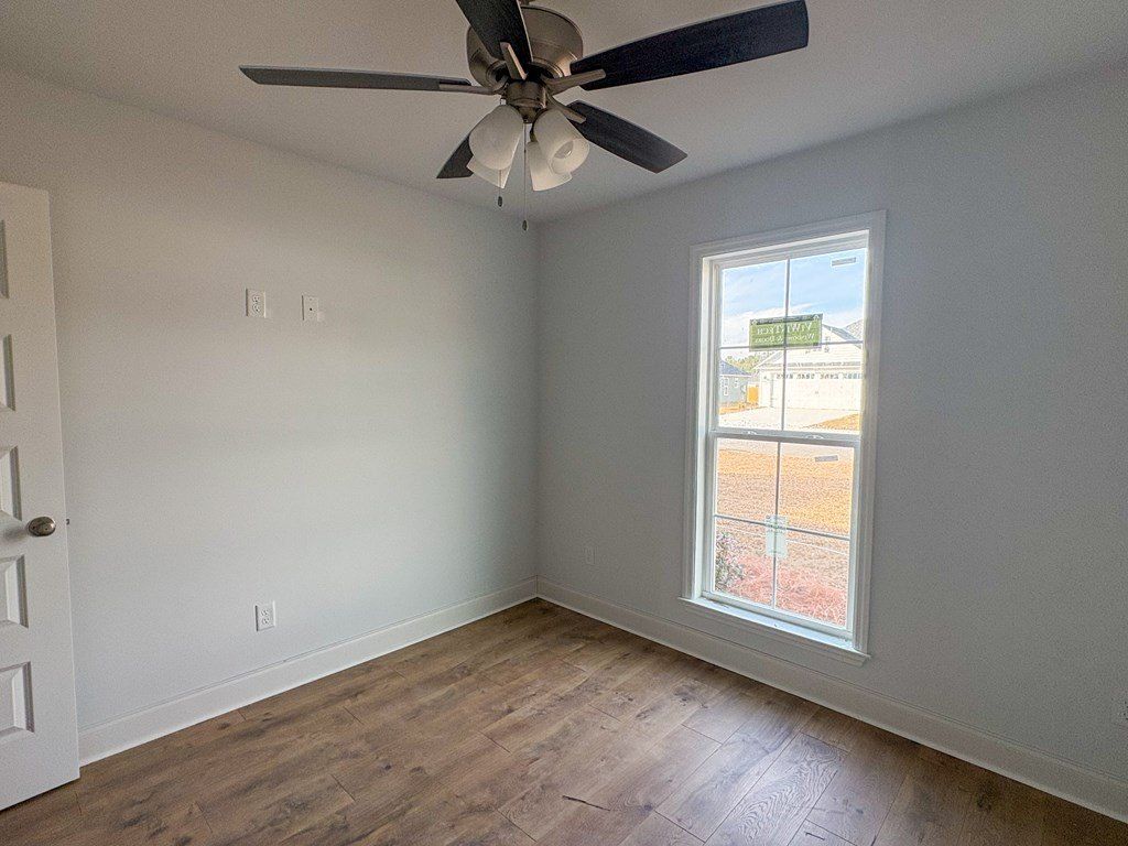 220 Barry Field Cir. Hahira, GA 31632