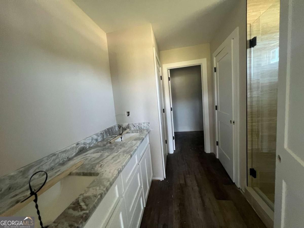 77 Laurel Avenue. Comer, GA 30629