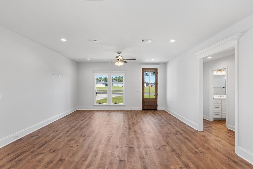 343 Barry Field Circle. Hahira, GA 31632