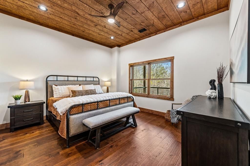 290 Weaver Creek Overlook. Blue Ridge, GA 30513