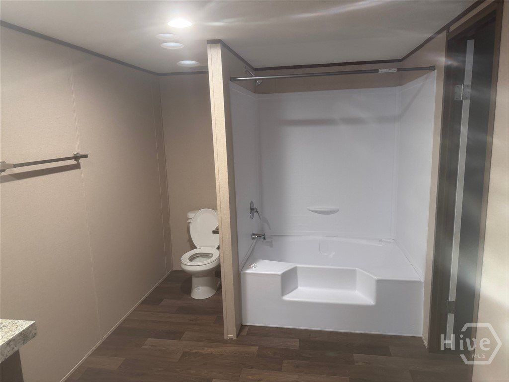 832 Stone Stewart Road. Hull, GA 30646