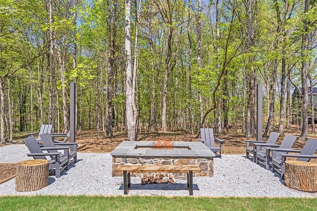 175 Cedarwood Lane. Roswell, GA 30075