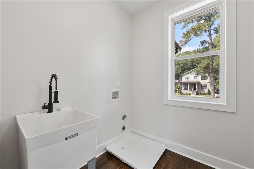 2877 Alexa Avenue Se. Atlanta, GA 30317