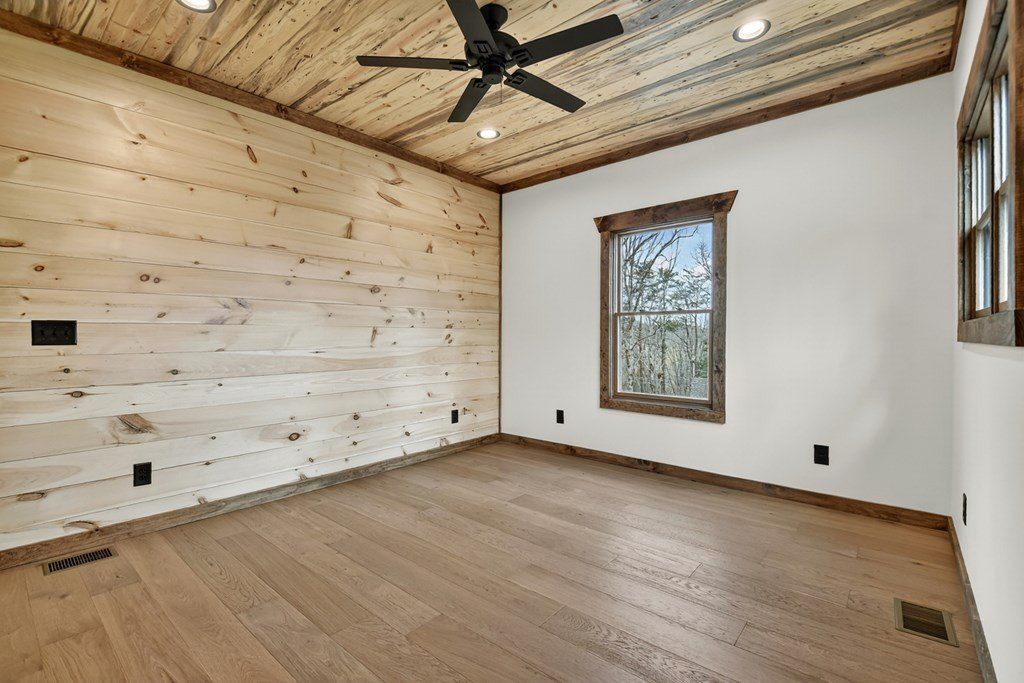 191 Bent Wood Lane. Blue Ridge, GA 30513