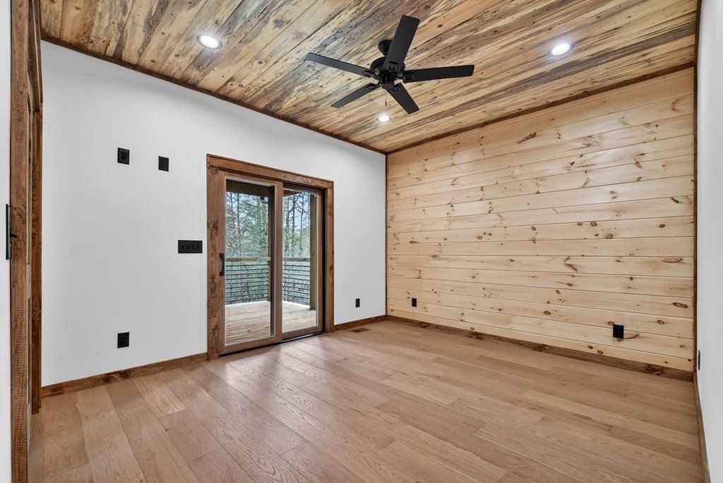 223 Bent Wood Lane. Blue Ridge, GA 30513