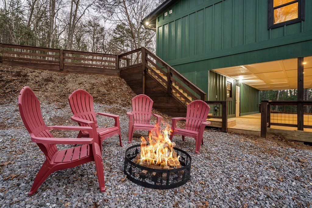 307 Ross Road. Mineral Bluff, GA 30559