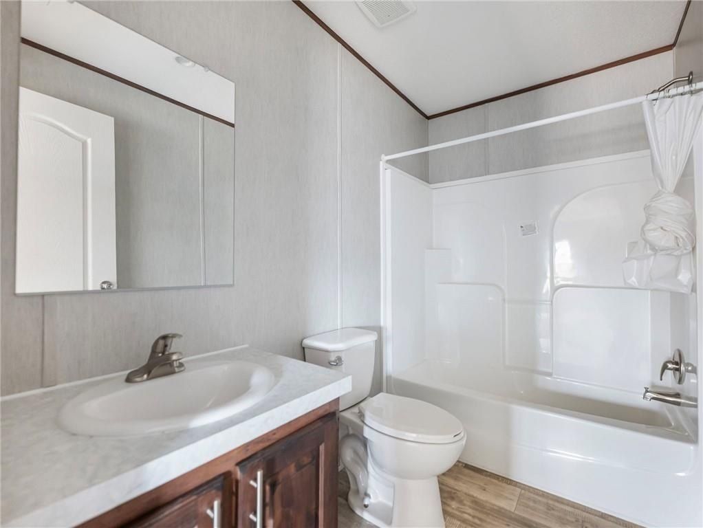 7676 Pea Ridge Road. Lula, GA 30554