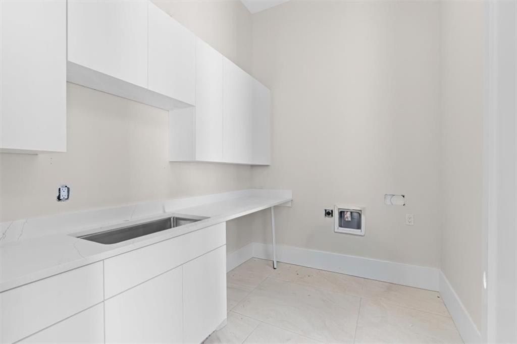 124 Woodlawn Drive Ne. Marietta, GA 30067