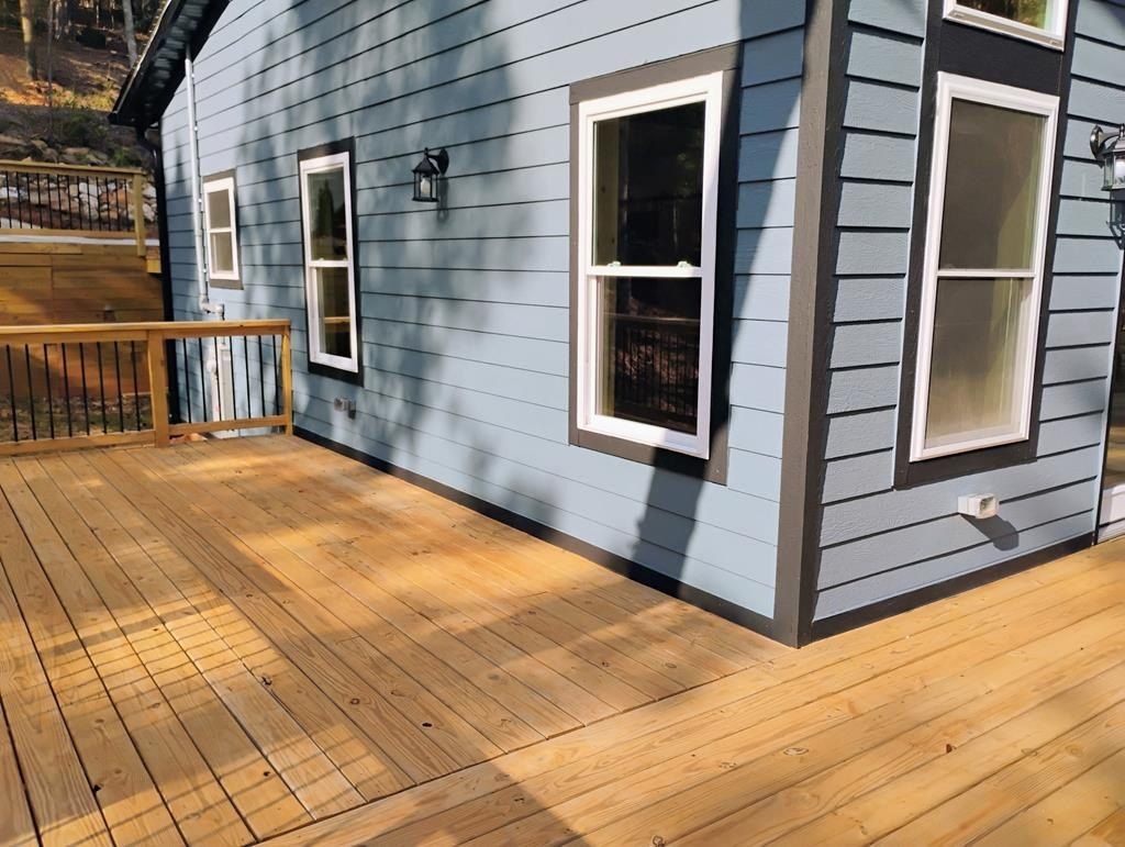 400 Molly Circle. Ellijay, GA 30540