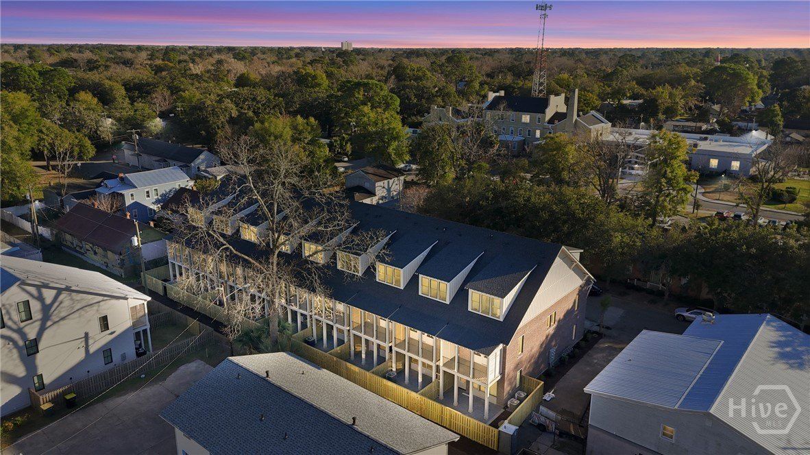 104 Pearl Street. Savannah, GA 31405