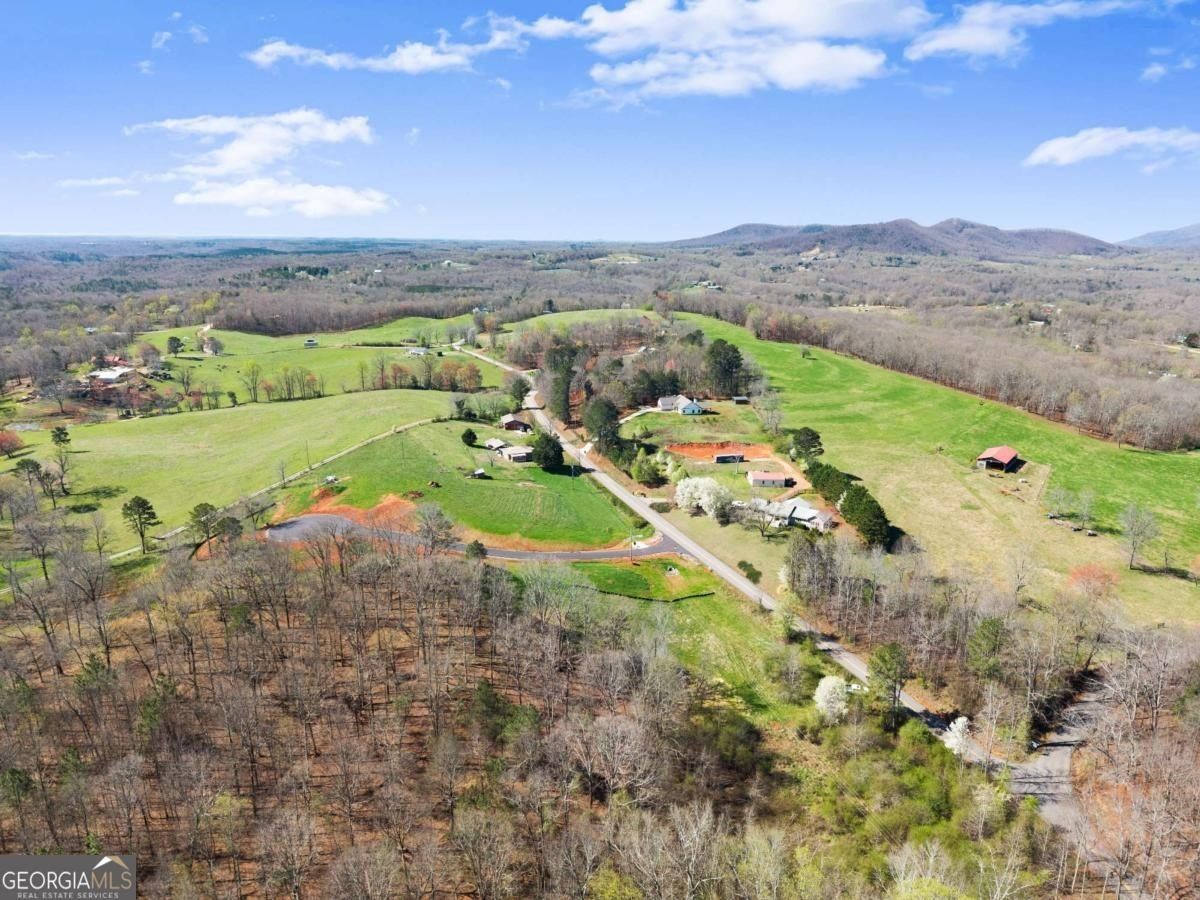 48 White Oak Court. Cleveland, GA 30528