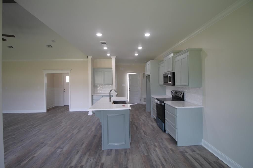 3887 Lu Lane. Hahira, GA 31632