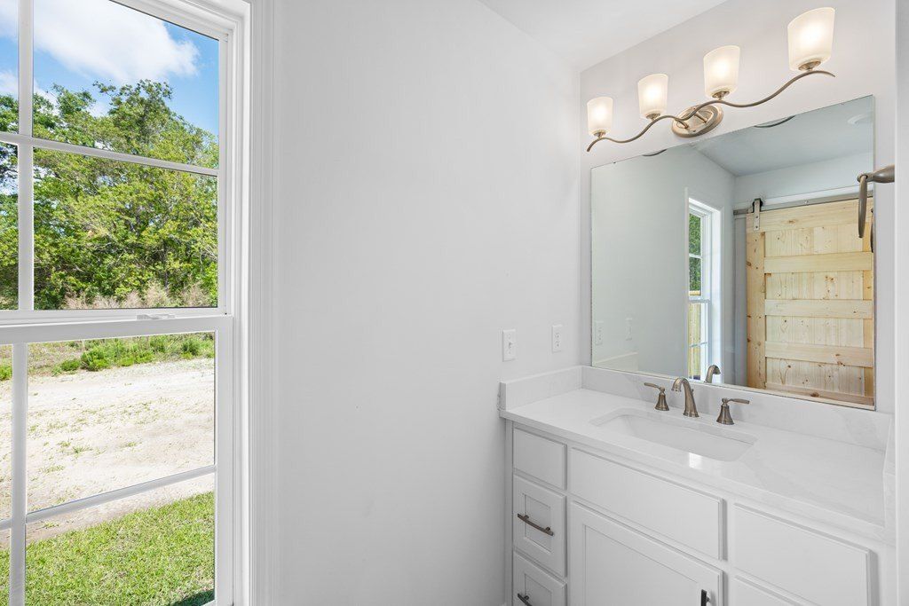 343 Barry Field Circle. Hahira, GA 31632