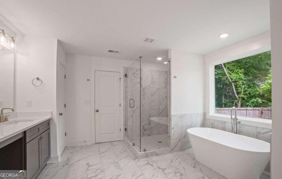 2432 Whites Ridge. Decatur, GA 30034