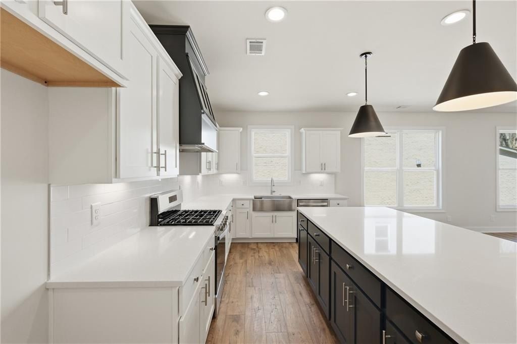 110 Poplar. Buford, GA 30518