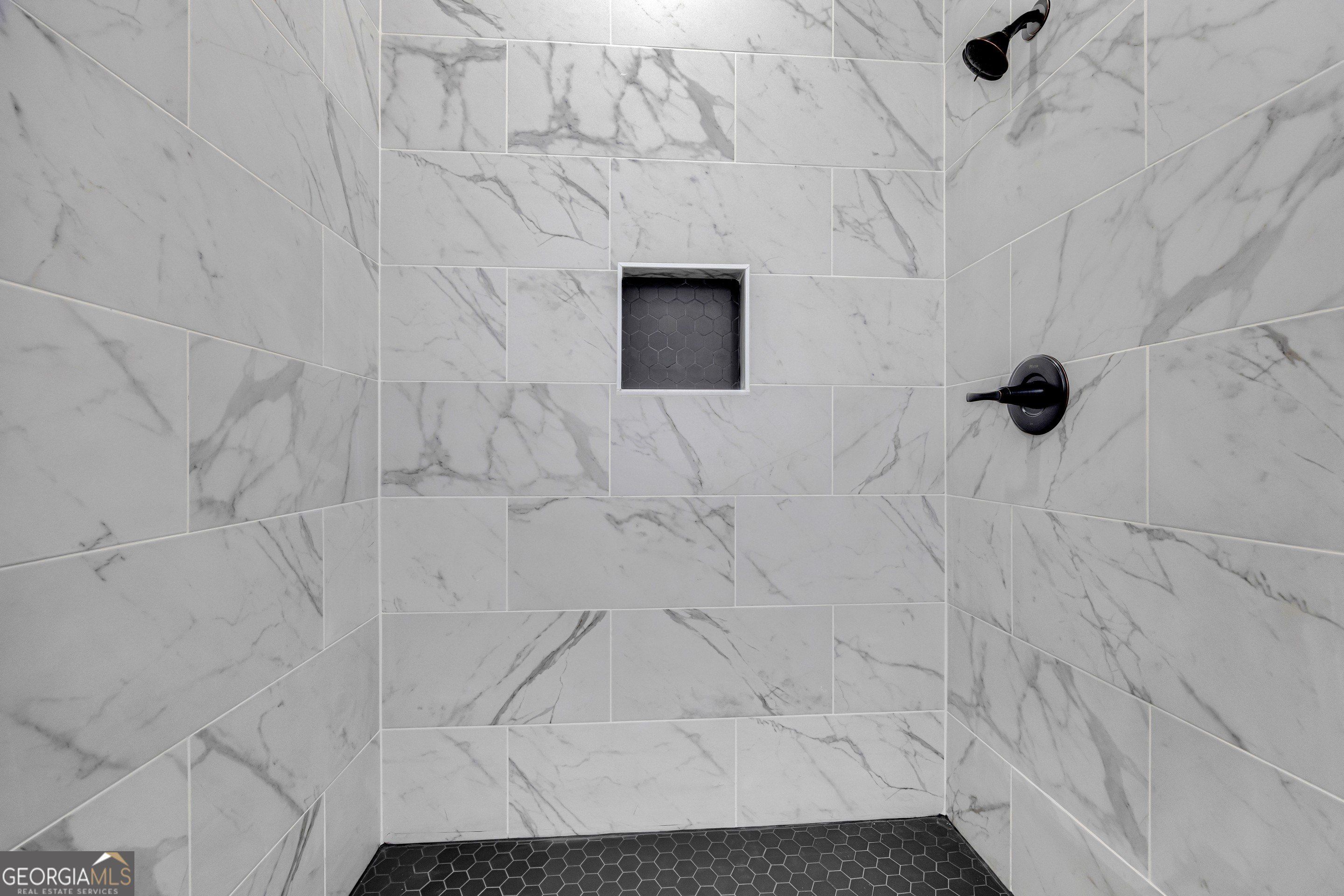 181 Lake Club Drive. Lavonia, GA 30553