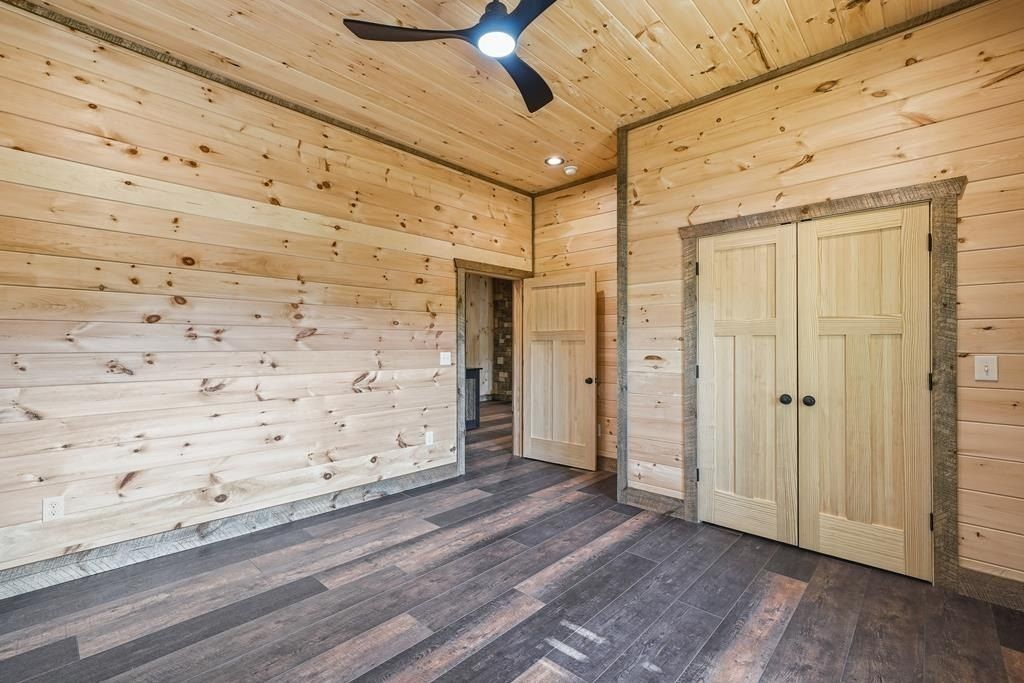 250 Wolf Creek Circle. Mineral Bluff, GA 30559