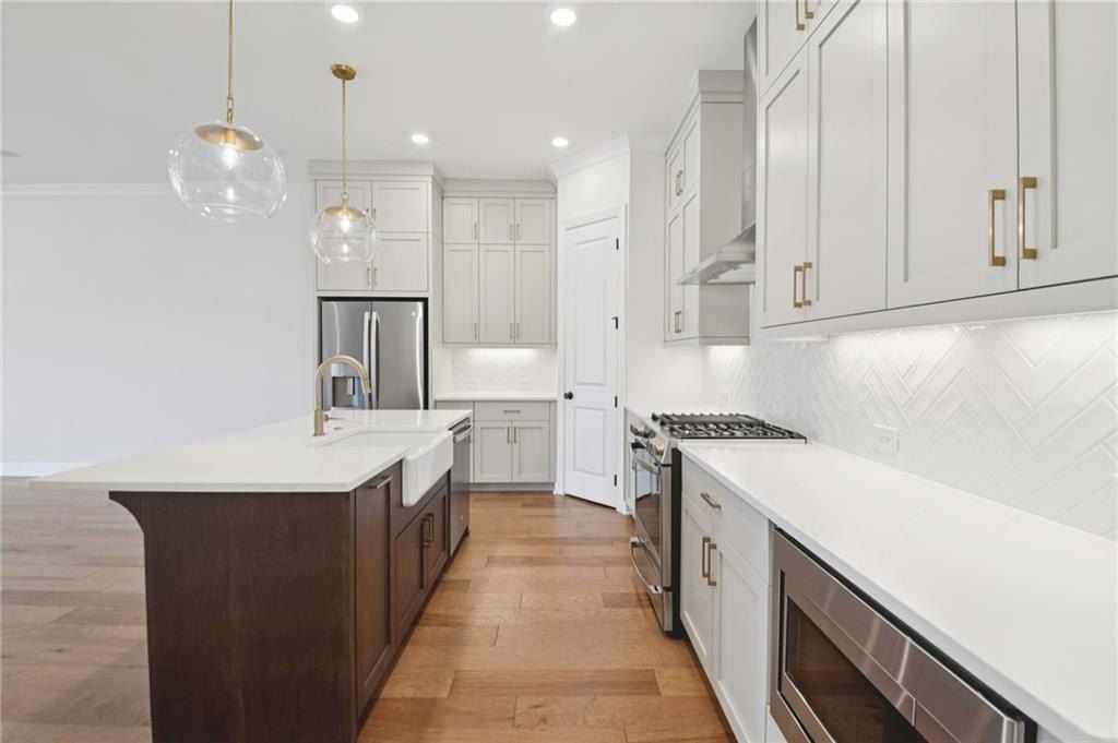 1008 Crown Oak Street. Avondale Estates, GA 30002