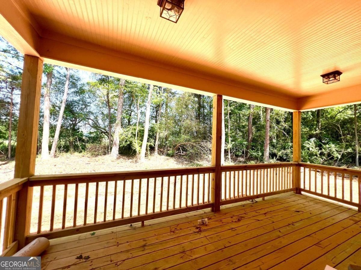 364 Live Oak Lane. Comer, GA 30629