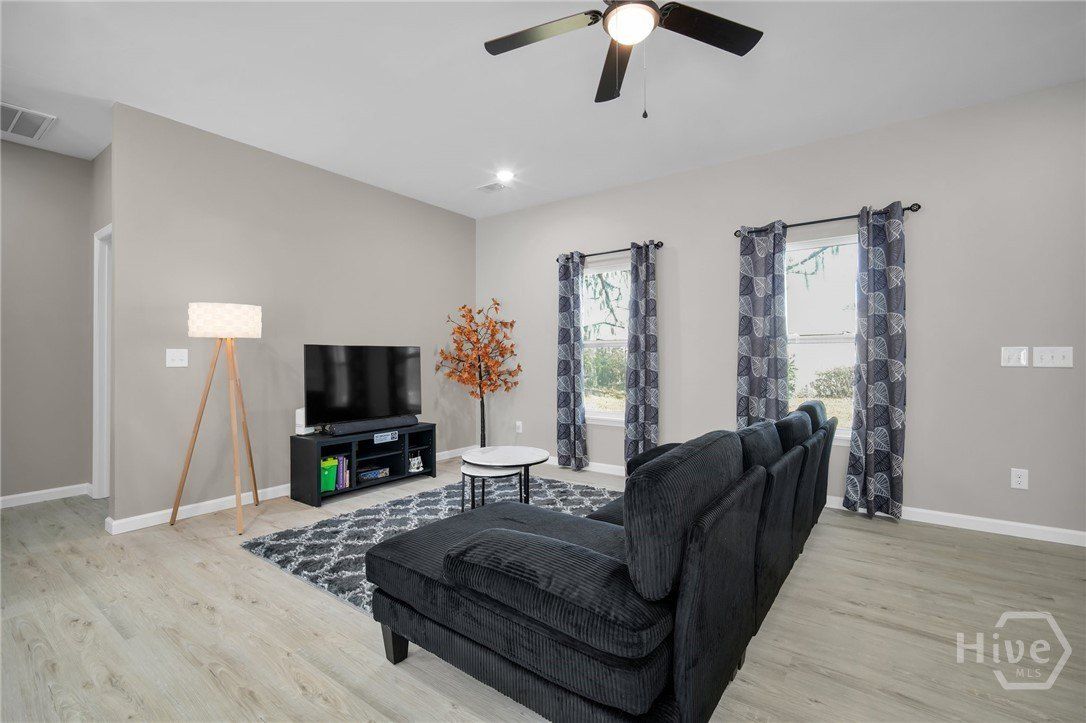 11 E Fairmont Avenue. Savannah, GA 31406
