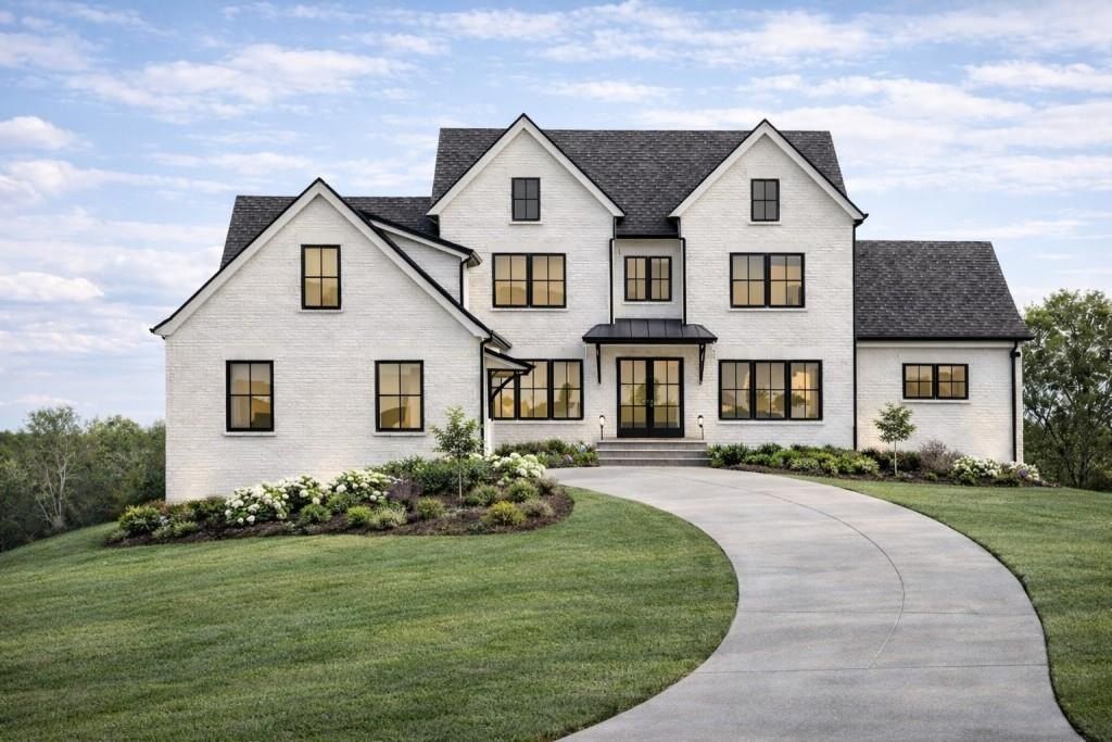 4180 Ashwoody Trail. Brookhaven, GA 30319