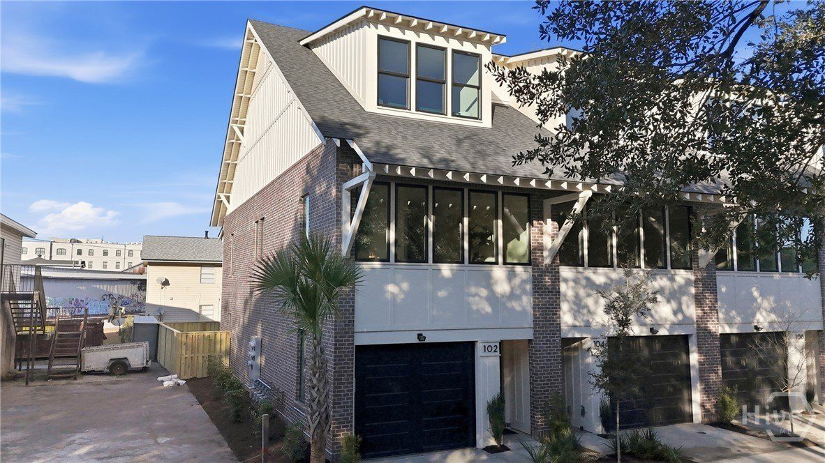 106 Pearl Street. Savannah, GA 31405