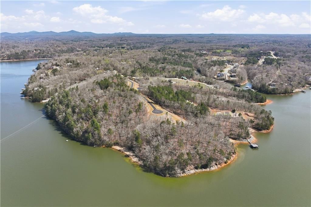 6279A Grant Harbor Drive 5. Gainesville, GA 30506
