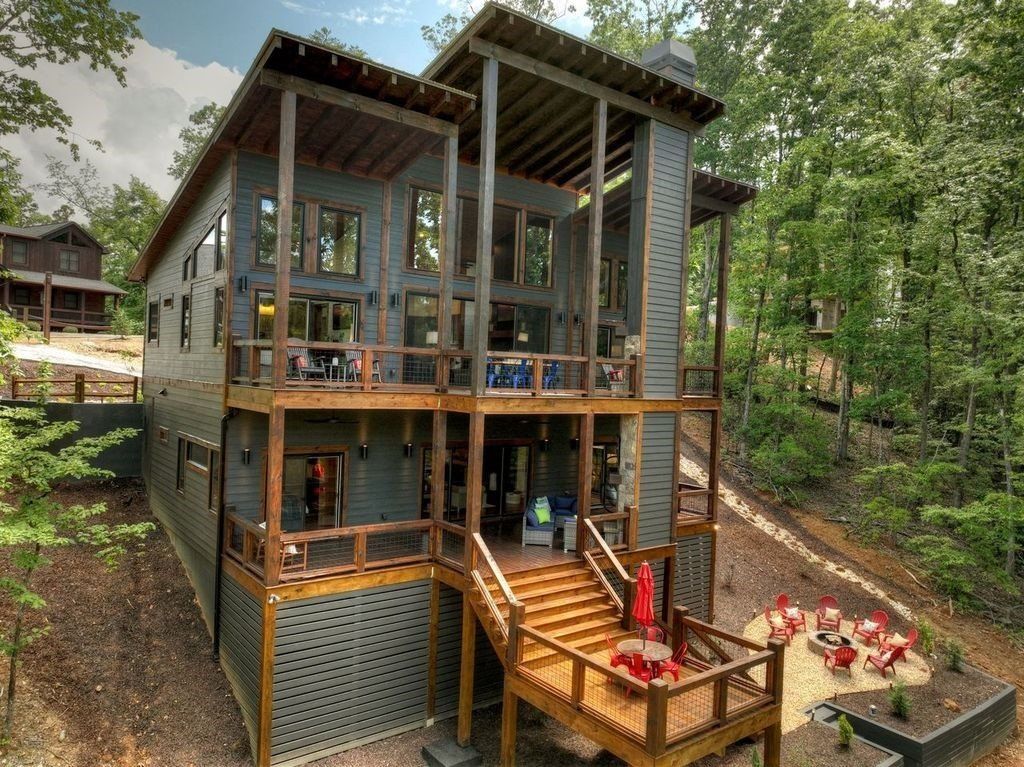 590 Deer Crest Road. Blue Ridge, GA 30513
