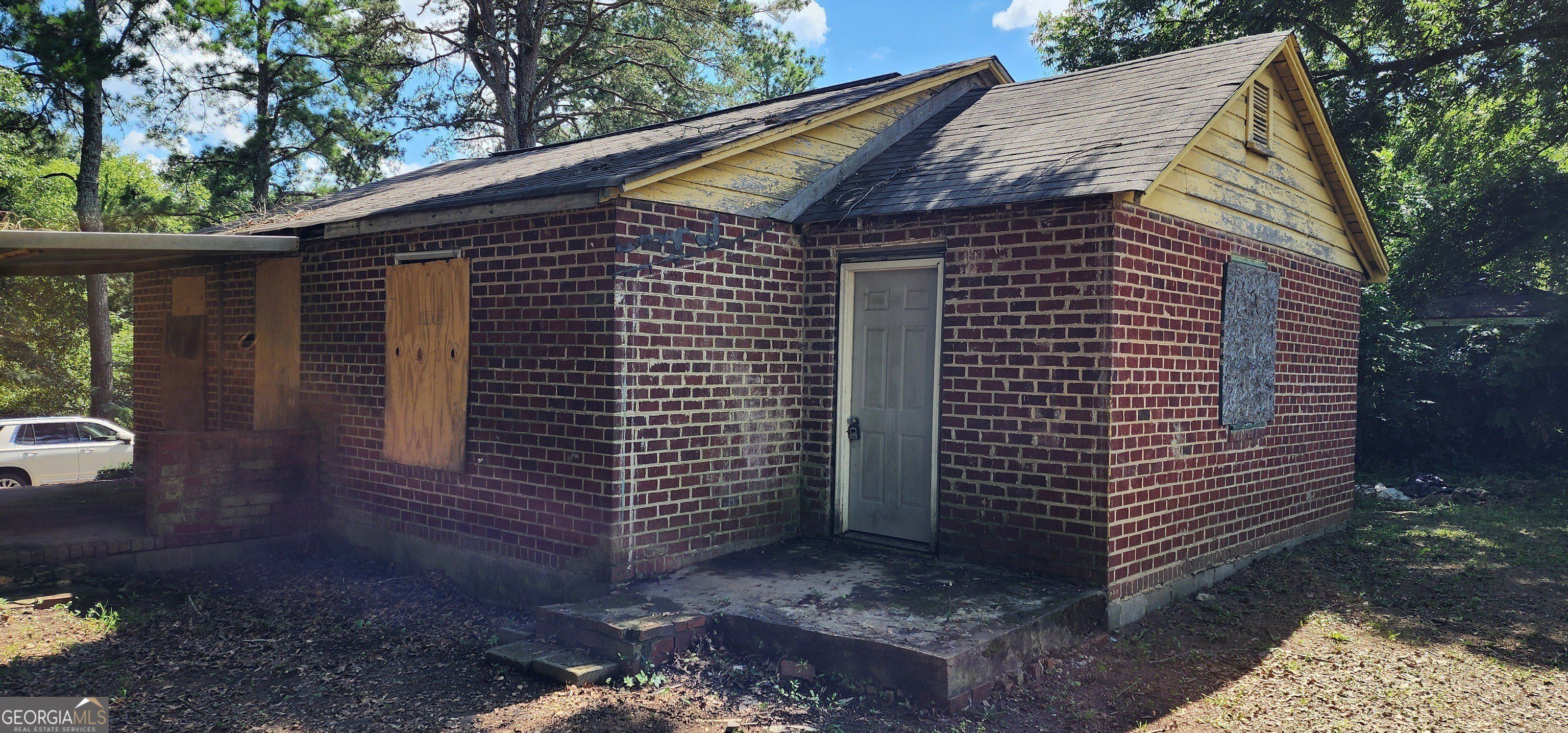 541 Straight Street. Macon, GA 31204