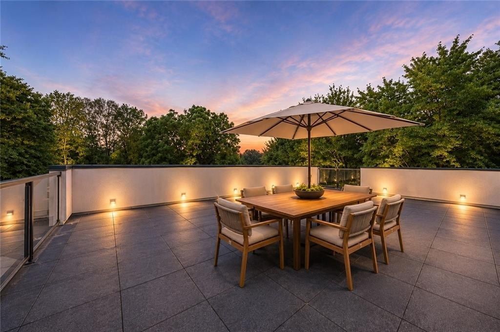 339 Peachtree Avenue Ne. Atlanta, GA 30305