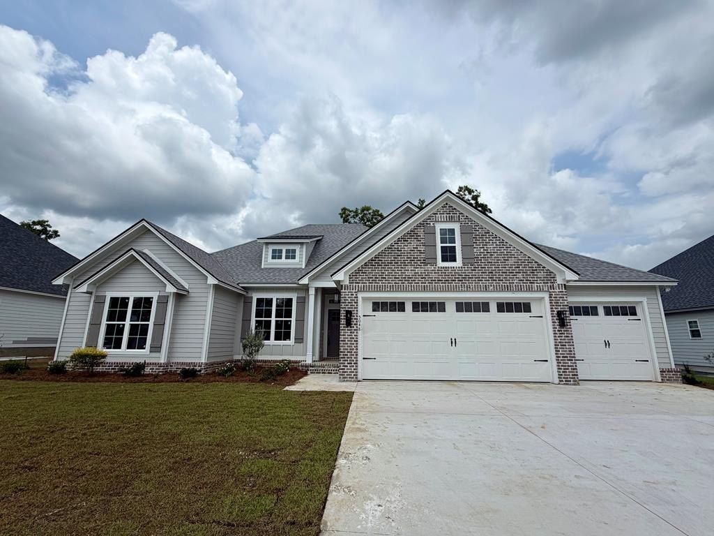 5048 Hatfield Circle. Hahira, GA 31632