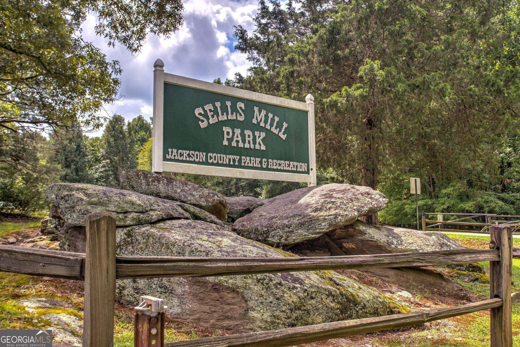 144 Eagles Crest Drive. Commerce, GA 30529