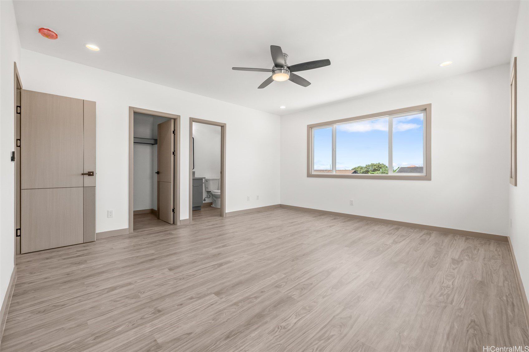 1526 Hooli Circle. Pearl City, HI 96782