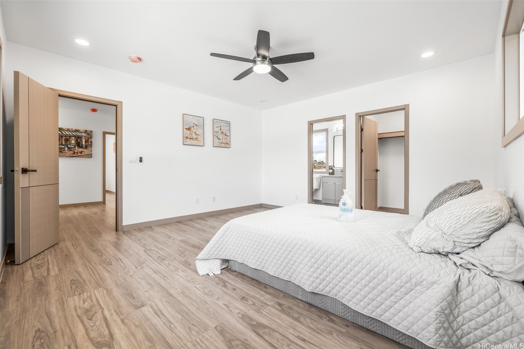 1528 Hooli Circle. Pearl City, HI 96782