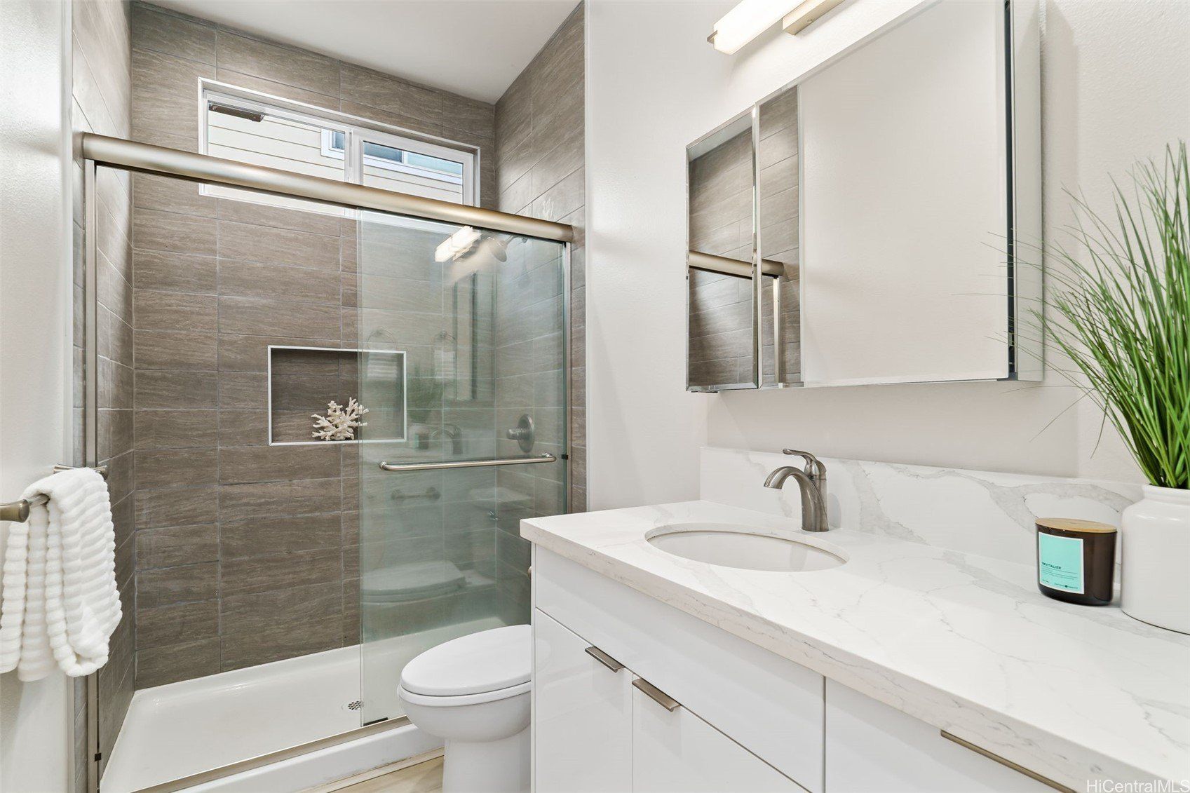 1729 Keeaumoku Street Unit B. Honolulu, HI 96822