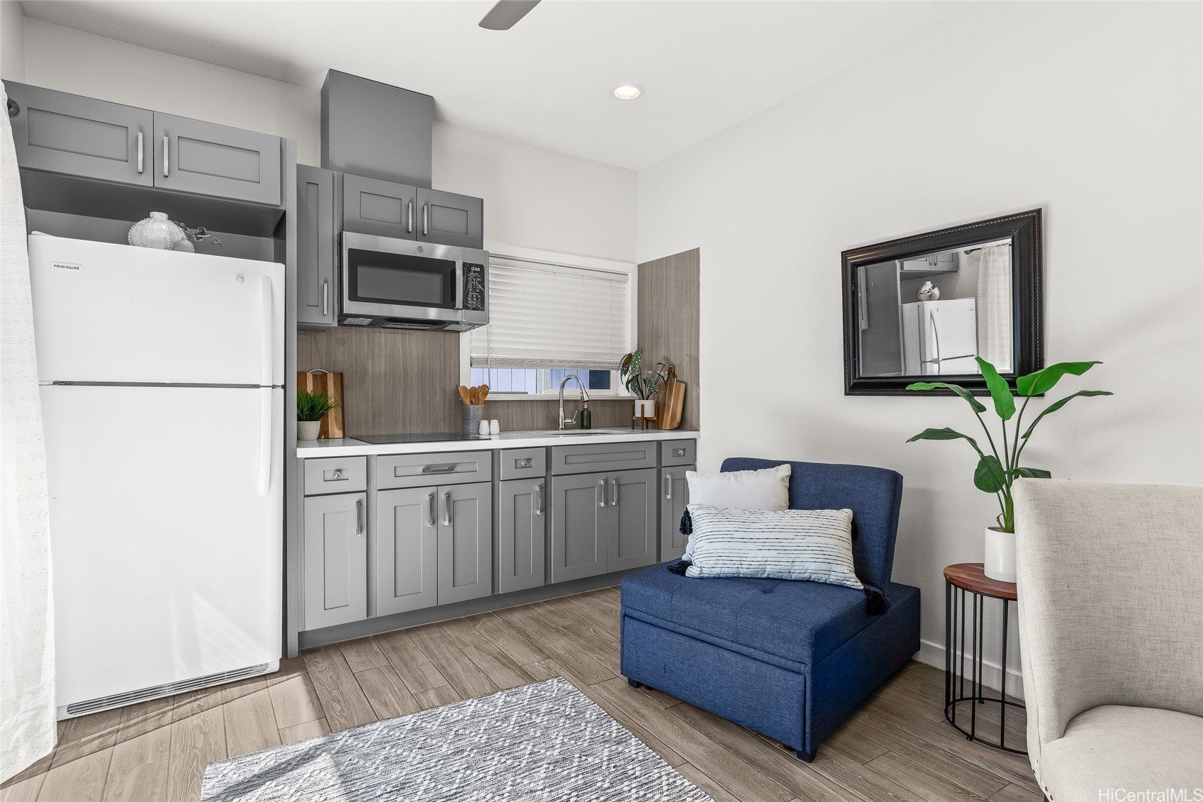 642 N Vineyard Boulevard Unit E. Honolulu, HI 96817