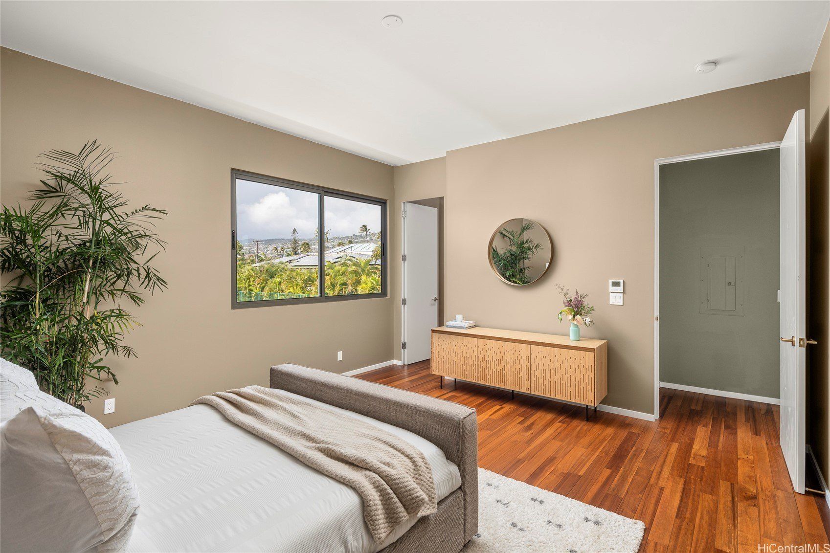 4758 Kahala Avenue. Honolulu, HI 96816