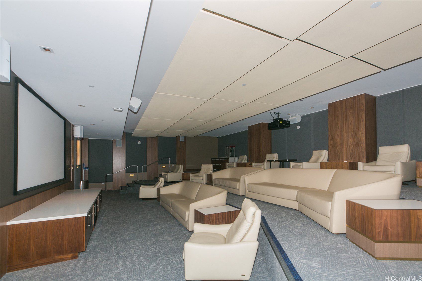 629 Keeaumoku Street Unit 1811. Honolulu, HI 96814