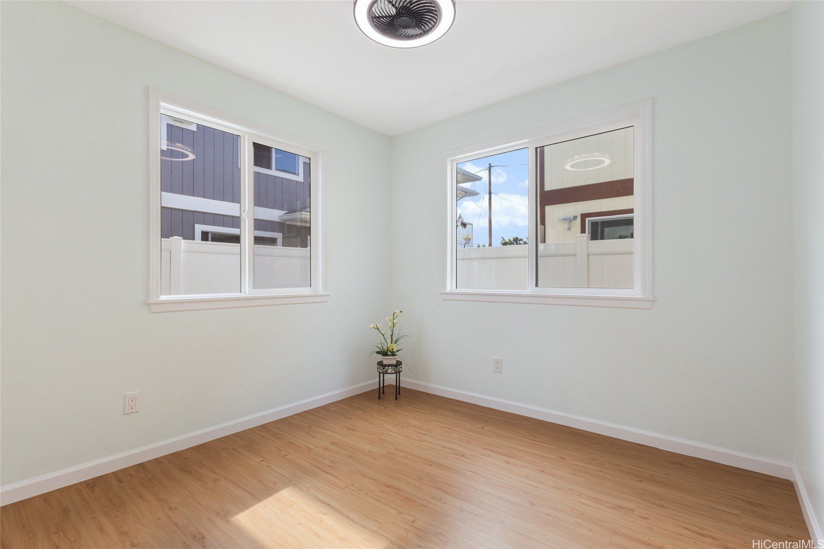 87102 Kulaaupuni Street. Waianae, HI 96792