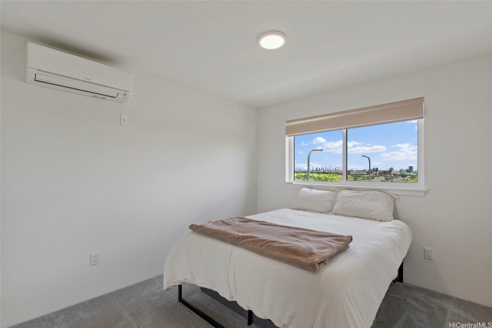 941188 Kalahikiola Drive. Waipahu, HI 96797