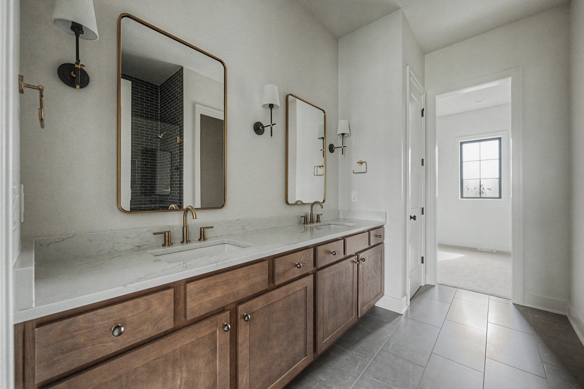 6112 Ne Oak Drive. Ankeny, IA 50021