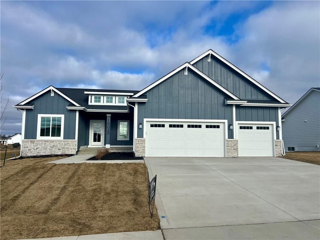18025 Valleyview Drive. Clive, IA 50325