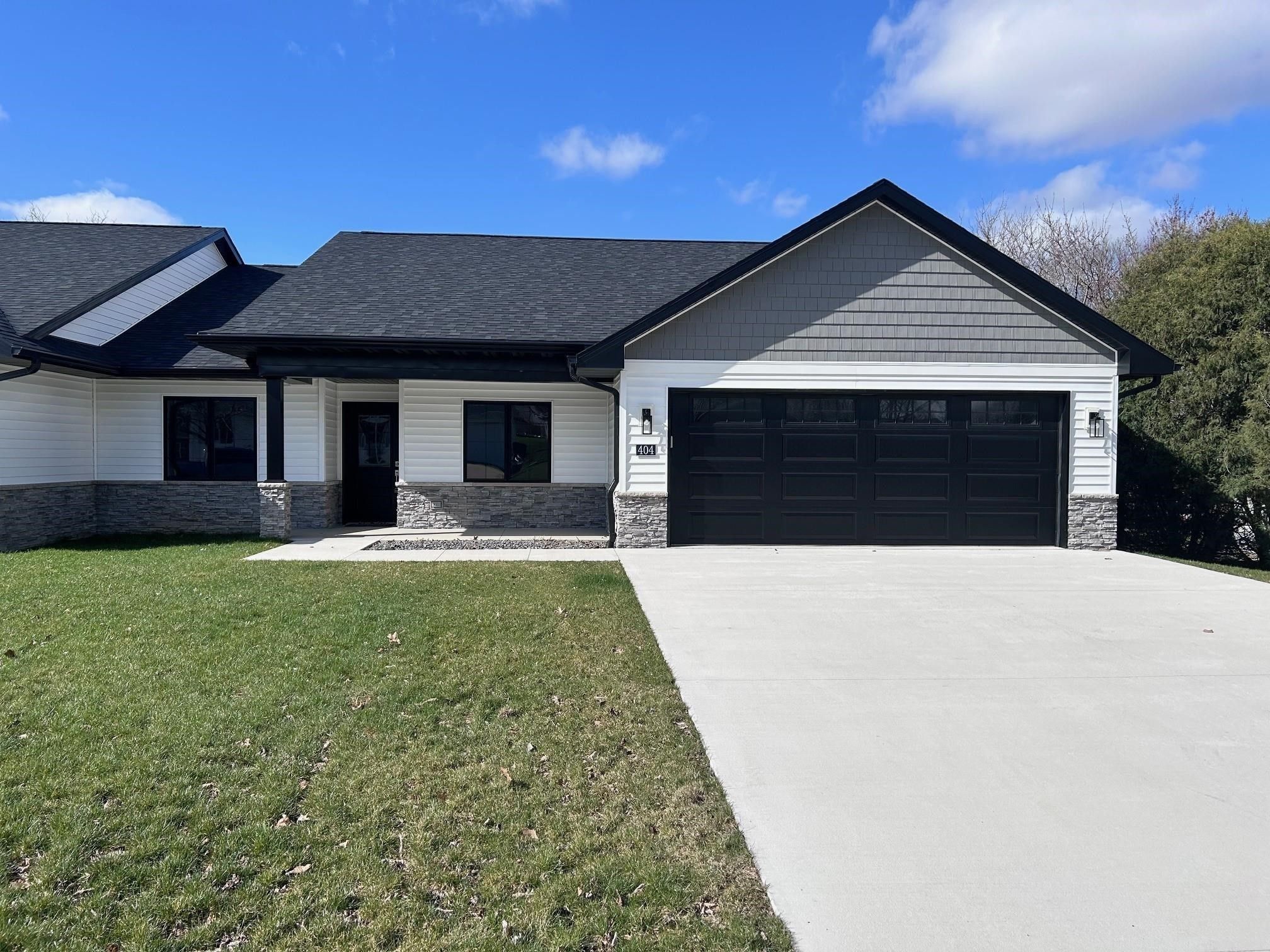 404 Se Tyler. Cascade, IA 52033