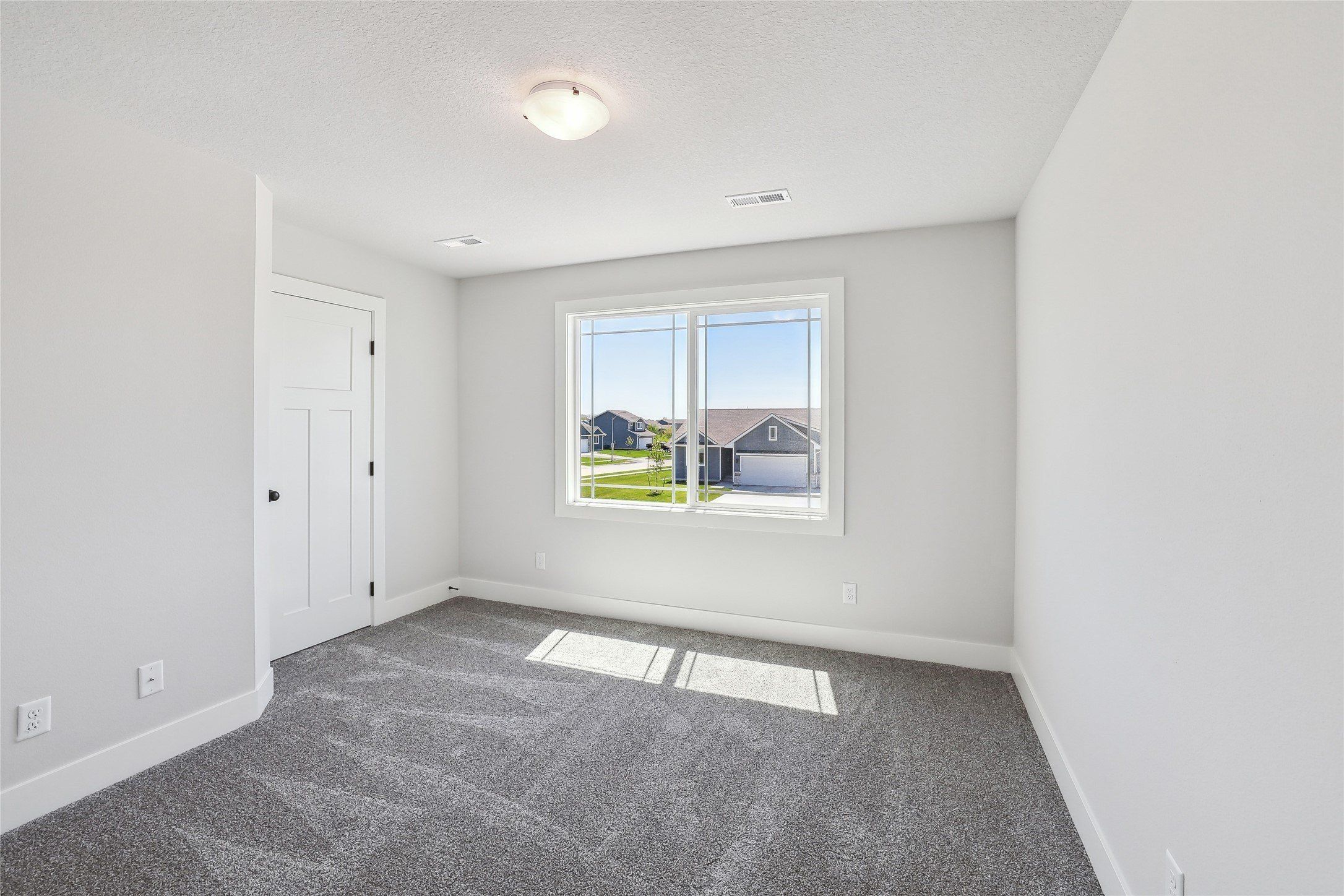 2208 White Oak Lane. Granger, IA 50109