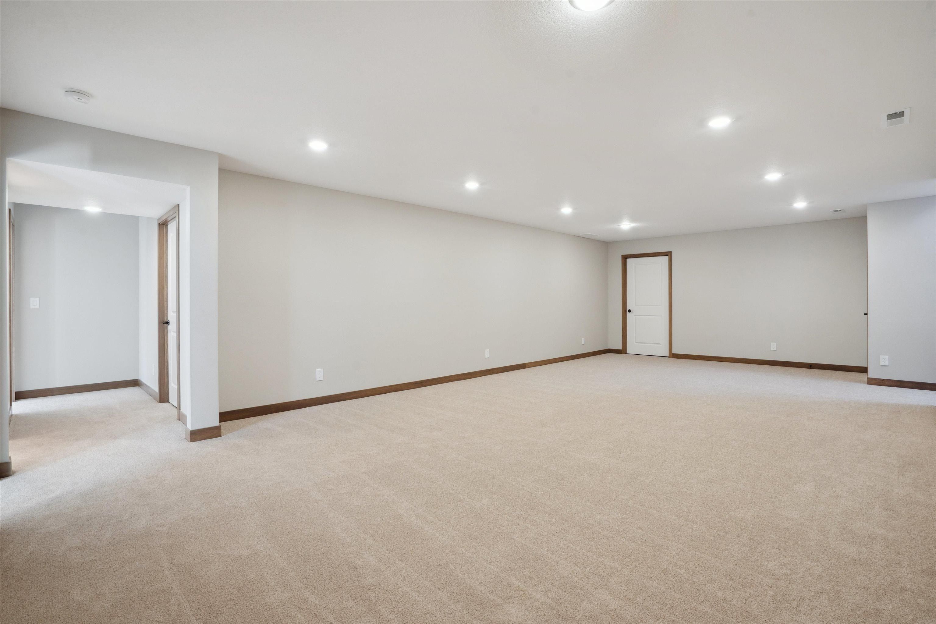 122 Goldcrest Court. Waterloo, IA 50701