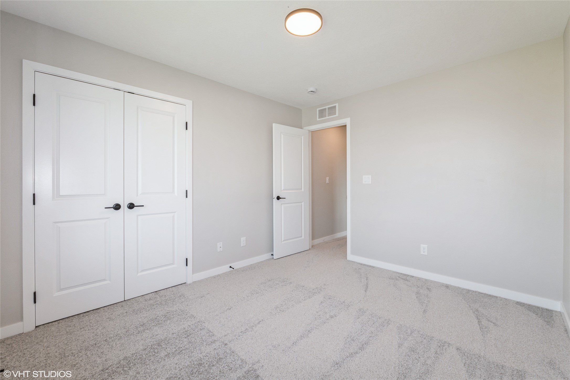 7000 Lake Hill Drive Unit 74. Des Moines, IA 50320