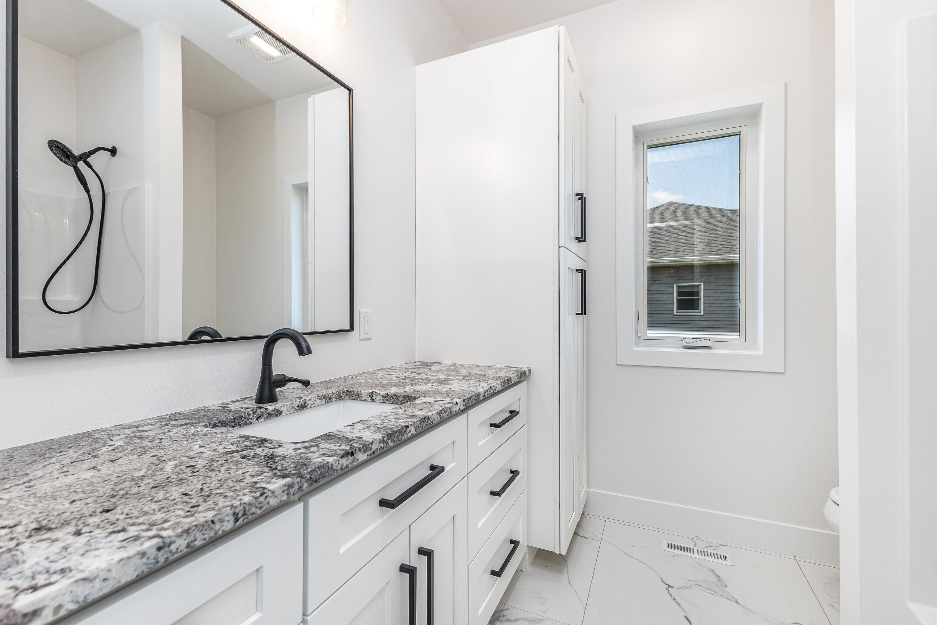 136 Jack Oak Drive Se. Cascade, IA 52033