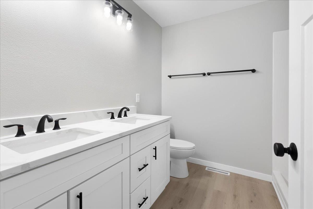 610 Wallgate Avenue. Waterloo, IA 50701