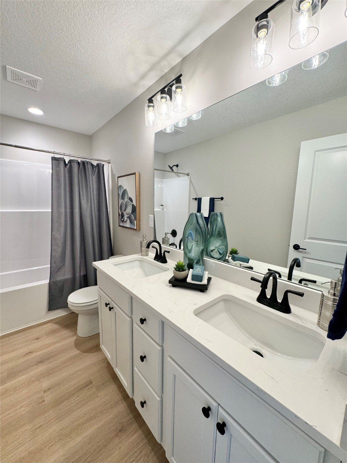 617 W Wright Road. Norwalk, IA 50211