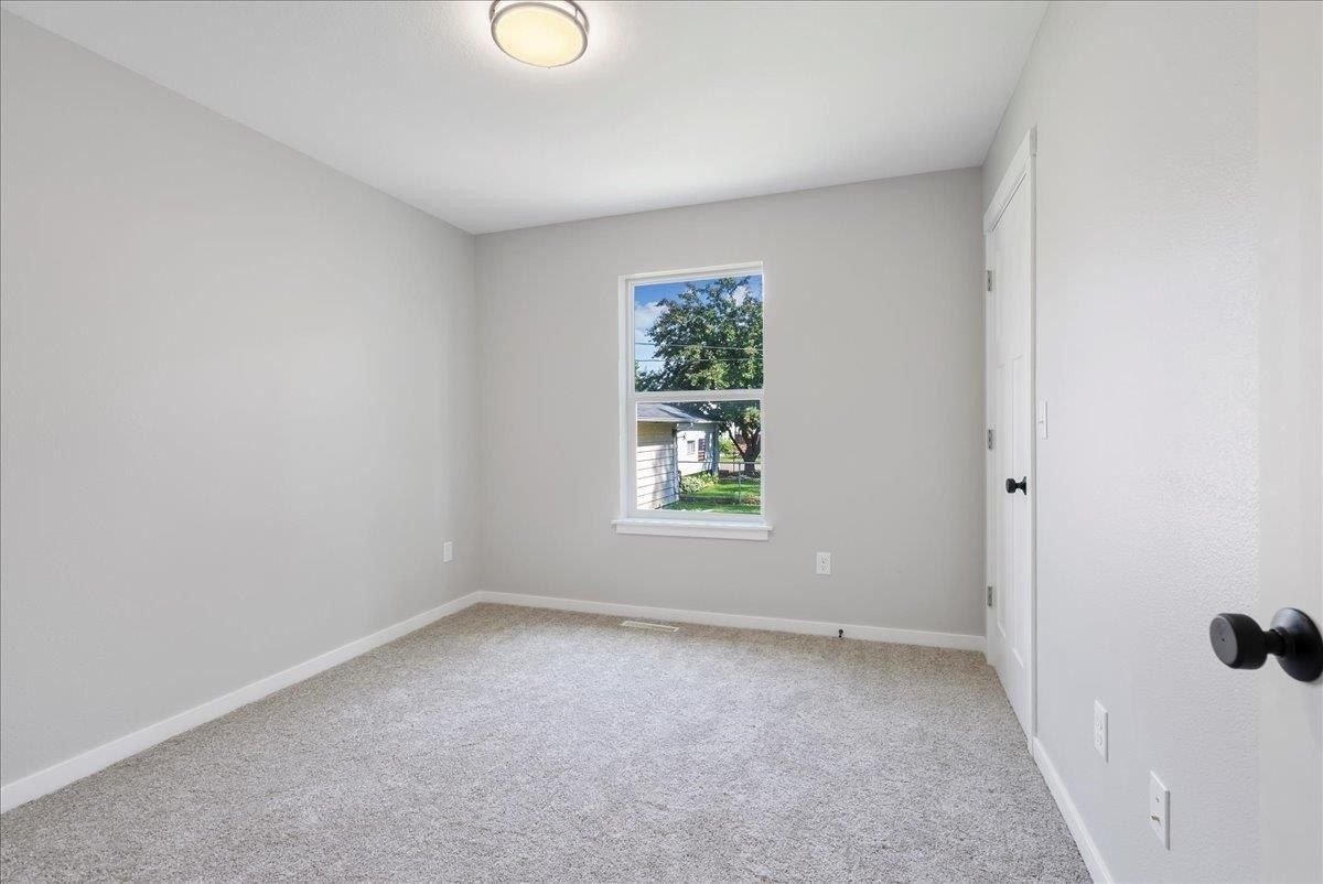 608 Wallgate Avenue. Waterloo, IA 50701